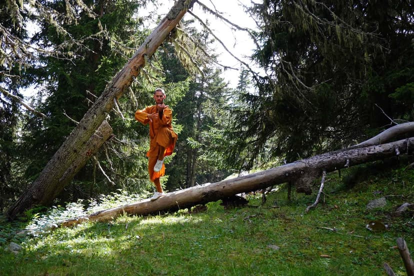 Dominik (Shi Miao Dao) in Shaolin Kleidung