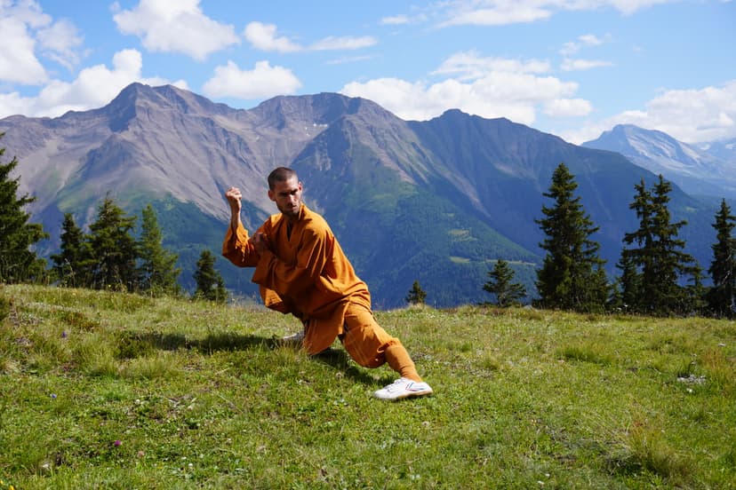 Dominik (Shi Yong Dao) in Shaolin Kleidung